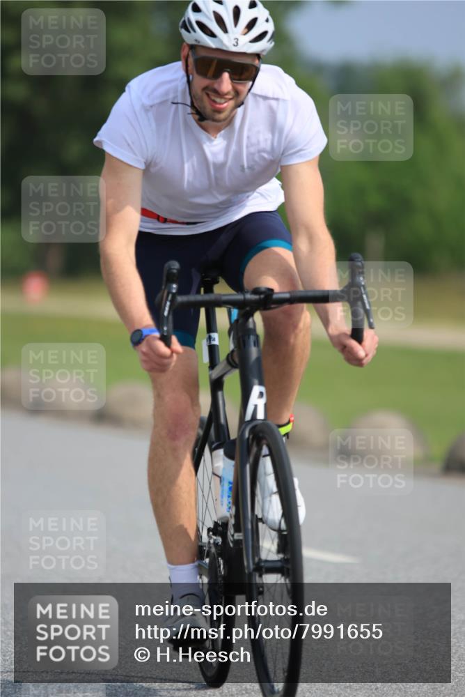 15.06.2025 - 27. Vierlanden-Triathlon H.Heesch http://msf.ph/oto/7991655 15.06.2025 10:00:40 Radfahren 3, 65, 160, 356 meine-sportfotos.de