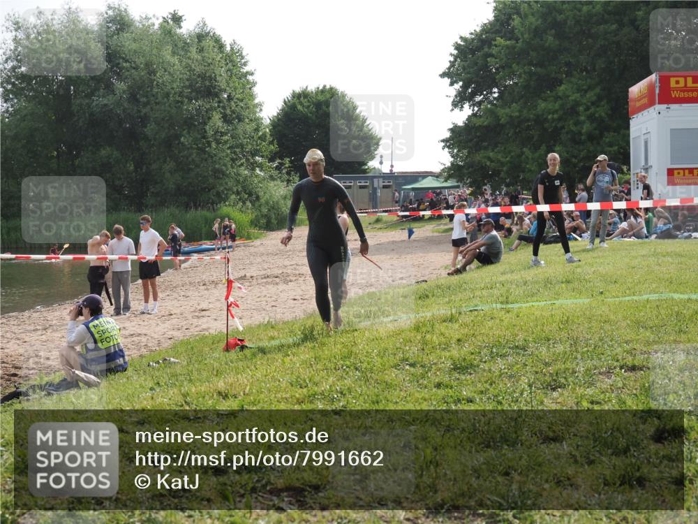 15.06.2025 - 27. Vierlanden-Triathlon KatJ http://msf.ph/oto/7991662 15.06.2025 09:13:58 Schwimmen 198, 203, 228 meine-sportfotos.de