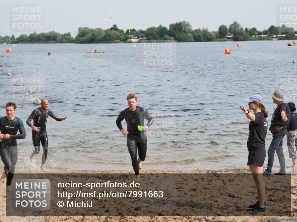 21.06.2025 - 27. Vierlanden-Triathlon MichiJ http://msf.ph/oto/7991663 15.06.2026 09:54:22 Schwimmen 253, 255, 261, 302, 337, 342, 354 meine-sportfotos.de