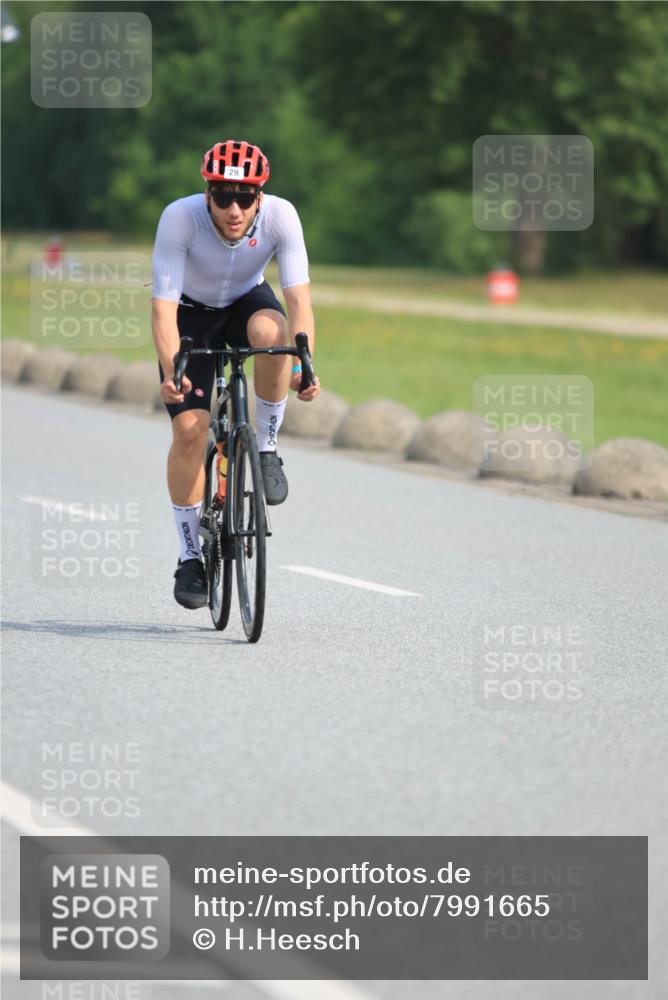 15.06.2025 - 27. Vierlanden-Triathlon H.Heesch http://msf.ph/oto/7991665 15.06.2025 10:01:00 Radfahren 29, 38, 43, 185, 282 meine-sportfotos.de