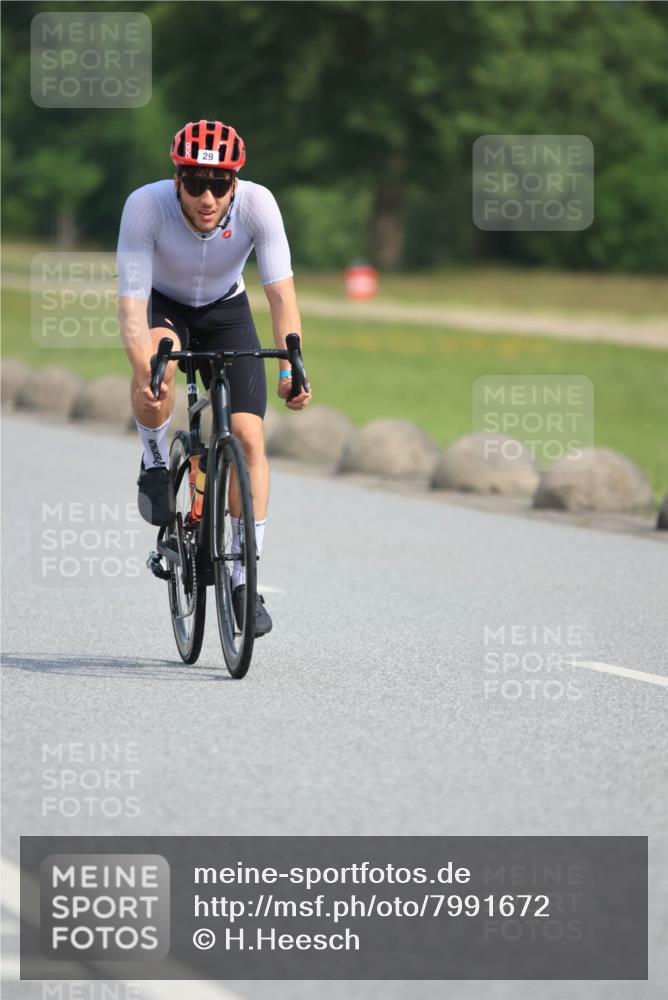 15.06.2025 - 27. Vierlanden-Triathlon H.Heesch http://msf.ph/oto/7991672 15.06.2025 10:01:00 Radfahren 29, 38, 43, 185, 282 meine-sportfotos.de