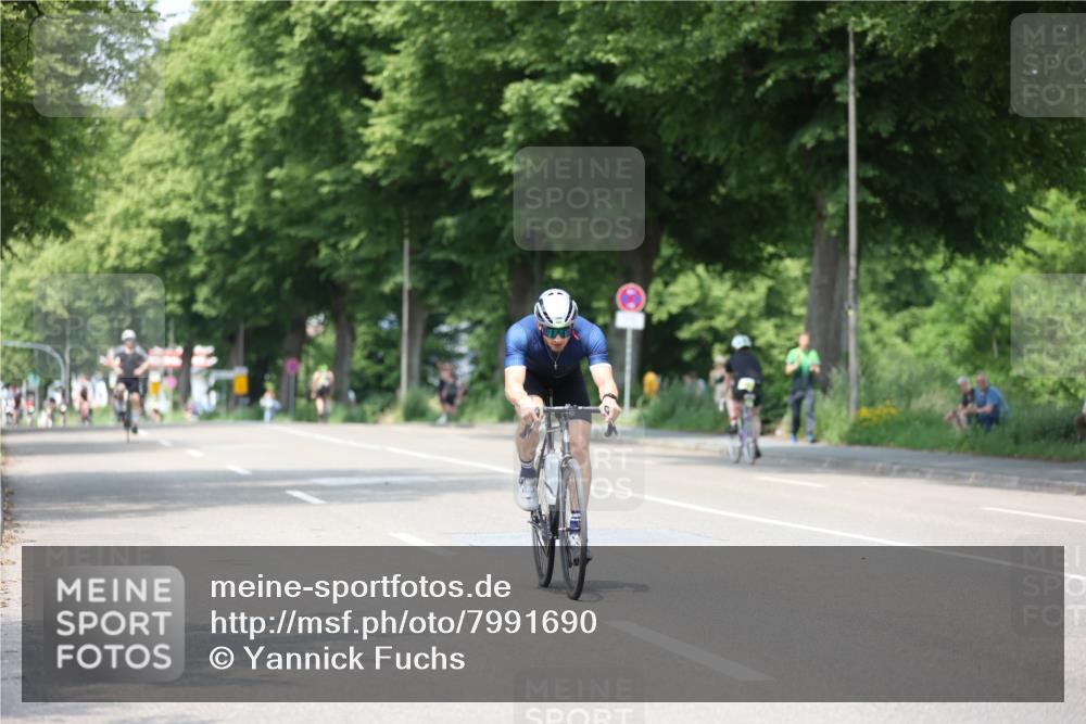 15.06.2025 - 7 Türme Triathlon Yannick Fuchs http://msf.ph/oto/7991690 15.06.2025 13:04:54 Radfahren 464, 474, 502, 944, 1007, 1082 meine-sportfotos.de