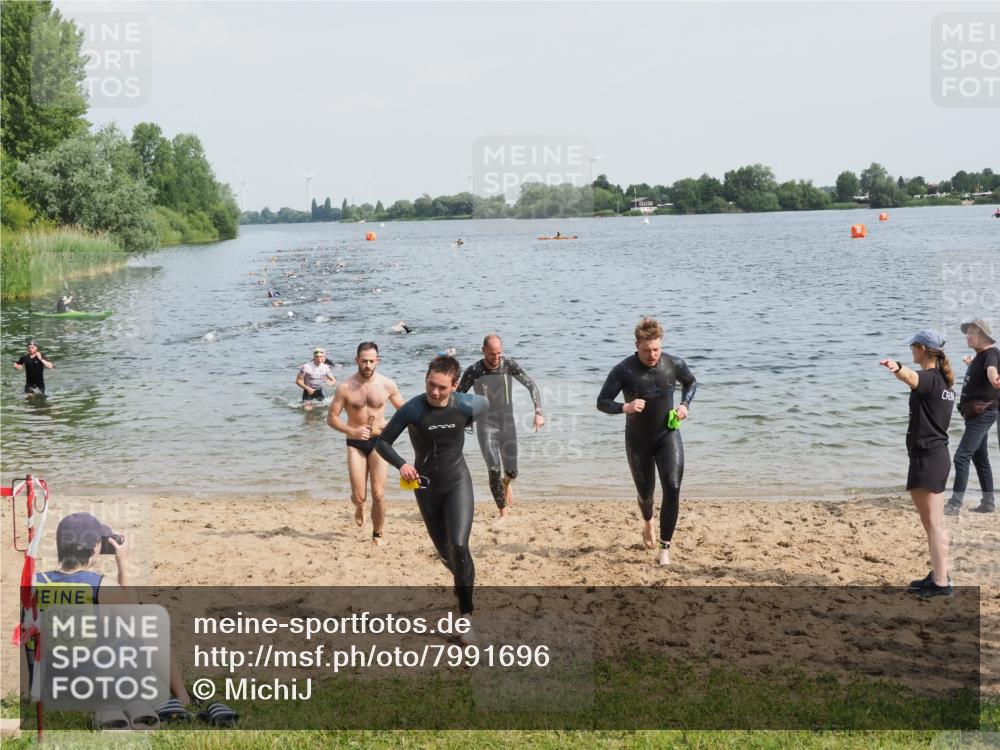 21.06.2025 - 27. Vierlanden-Triathlon MichiJ http://msf.ph/oto/7991696 15.06.2026 09:54:23 Schwimmen 253, 255, 261, 302, 337, 342, 354 meine-sportfotos.de