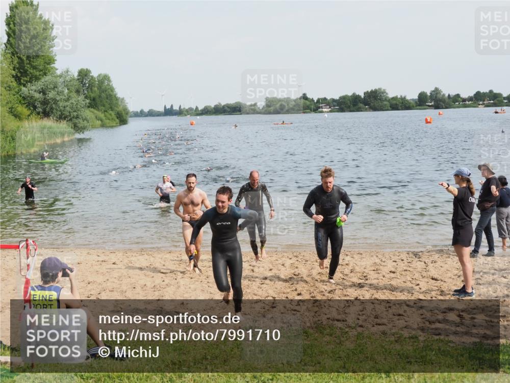 21.06.2025 - 27. Vierlanden-Triathlon MichiJ http://msf.ph/oto/7991710 15.06.2026 09:54:23 Schwimmen 253, 255, 261, 302, 337, 342, 354 meine-sportfotos.de