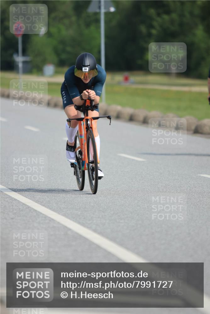 15.06.2025 - 27. Vierlanden-Triathlon H.Heesch http://msf.ph/oto/7991727 15.06.2025 10:01:07 Radfahren 13, 38, 43, 185, 282 meine-sportfotos.de