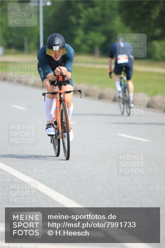 15.06.2025 - 27. Vierlanden-Triathlon H.Heesch http://msf.ph/oto/7991733 15.06.2025 10:01:08 Radfahren 13, 38, 185, 302 meine-sportfotos.de