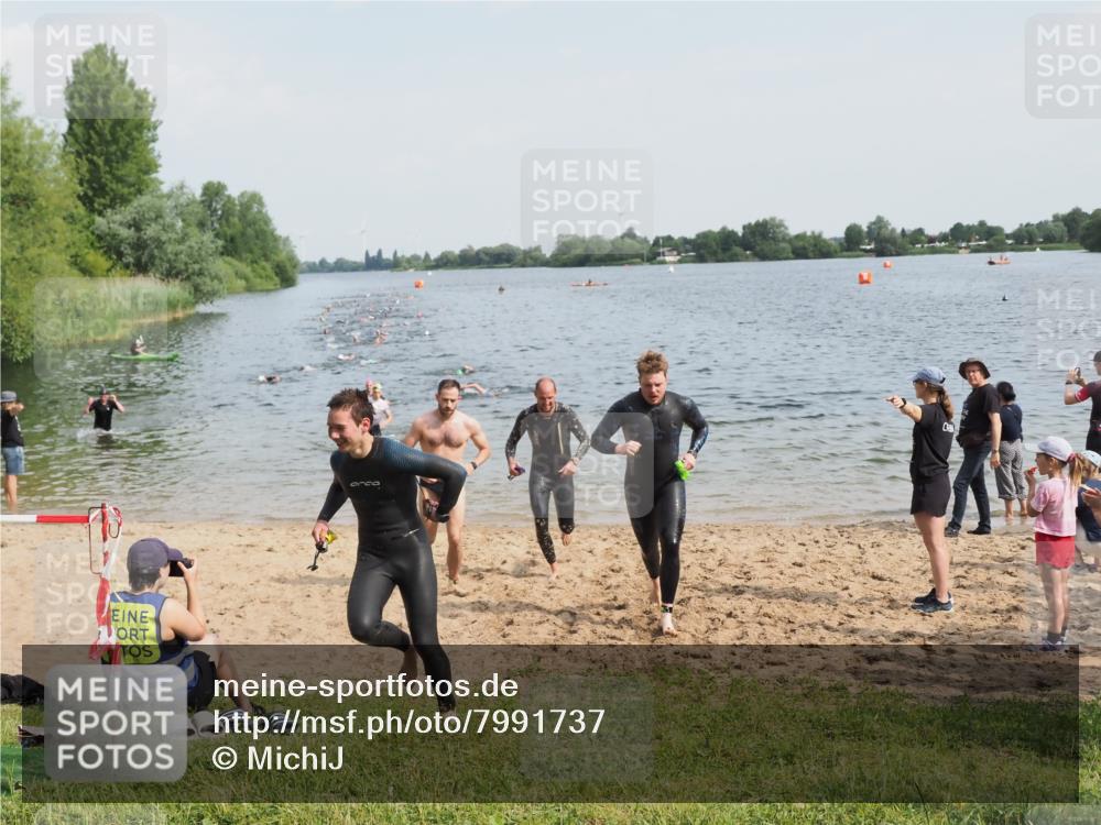 21.06.2025 - 27. Vierlanden-Triathlon MichiJ http://msf.ph/oto/7991737 15.06.2026 09:54:23 Schwimmen 253, 255, 261, 302, 337, 342, 354 meine-sportfotos.de
