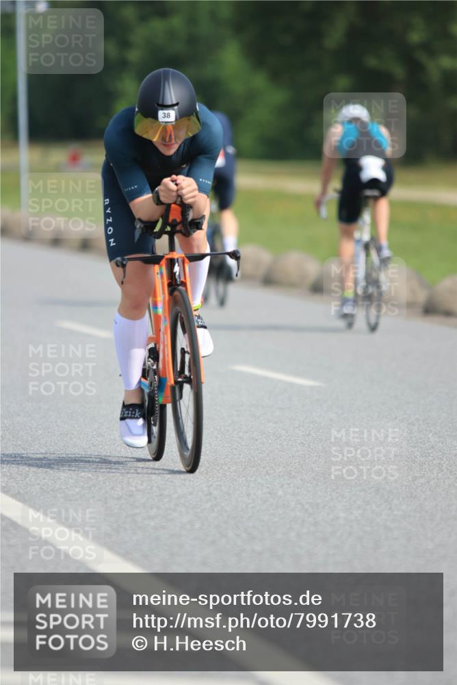 15.06.2025 - 27. Vierlanden-Triathlon H.Heesch http://msf.ph/oto/7991738 15.06.2025 10:01:08 Radfahren 13, 38, 185, 302 meine-sportfotos.de