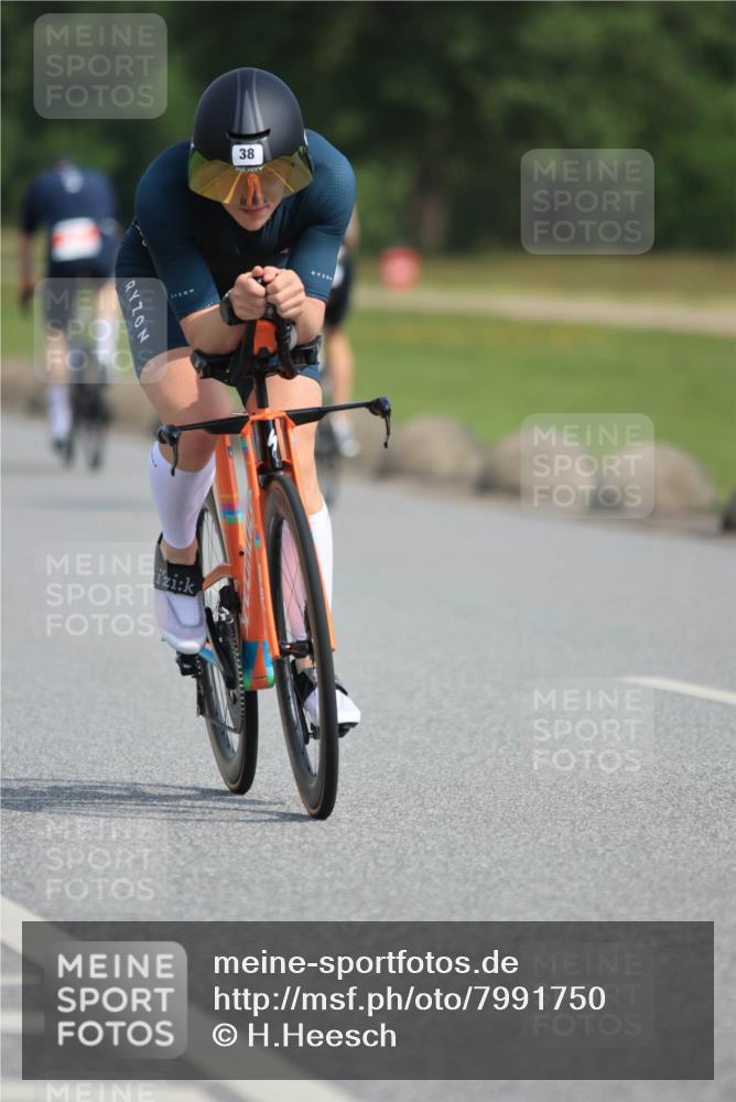 15.06.2025 - 27. Vierlanden-Triathlon H.Heesch http://msf.ph/oto/7991750 15.06.2025 10:01:08 Radfahren 13, 38, 185, 302 meine-sportfotos.de