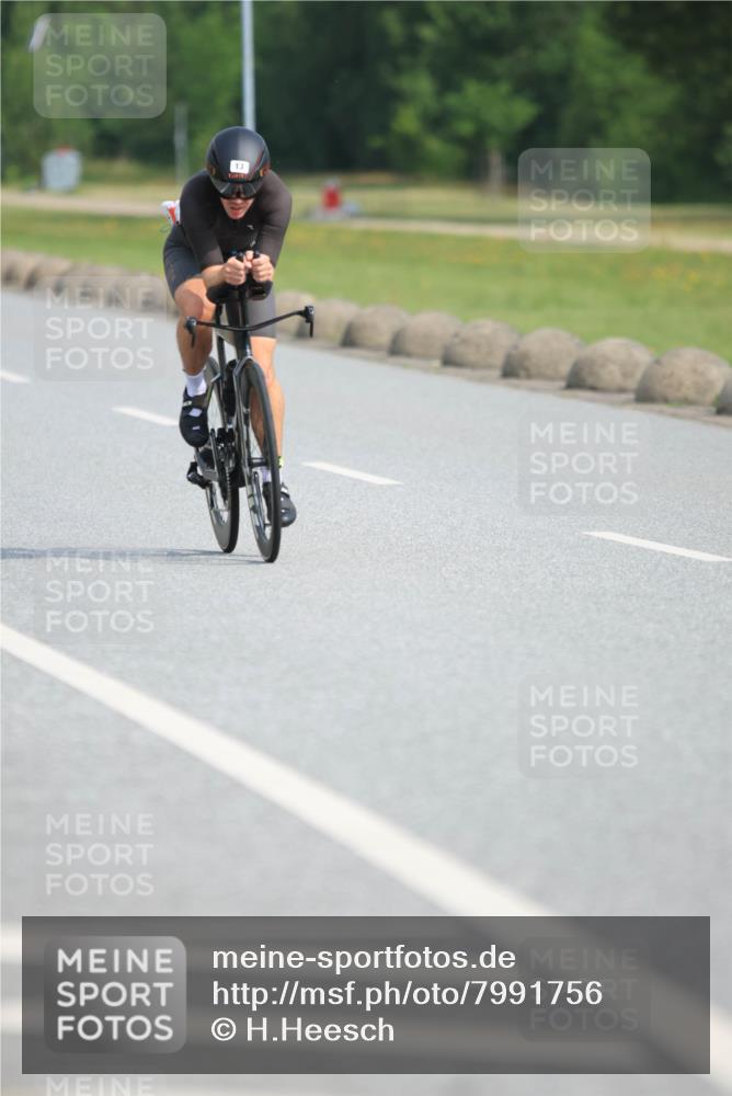 15.06.2025 - 27. Vierlanden-Triathlon H.Heesch http://msf.ph/oto/7991756 15.06.2025 10:01:14 Radfahren 13, 199, 302 meine-sportfotos.de