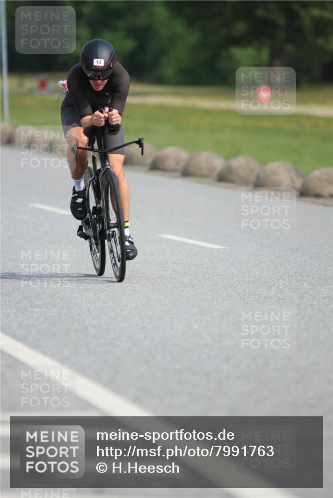 15.06.2025 - 27. Vierlanden-Triathlon H.Heesch http://msf.ph/oto/7991763 15.06.2025 10:01:14 Radfahren 13, 199, 302 meine-sportfotos.de