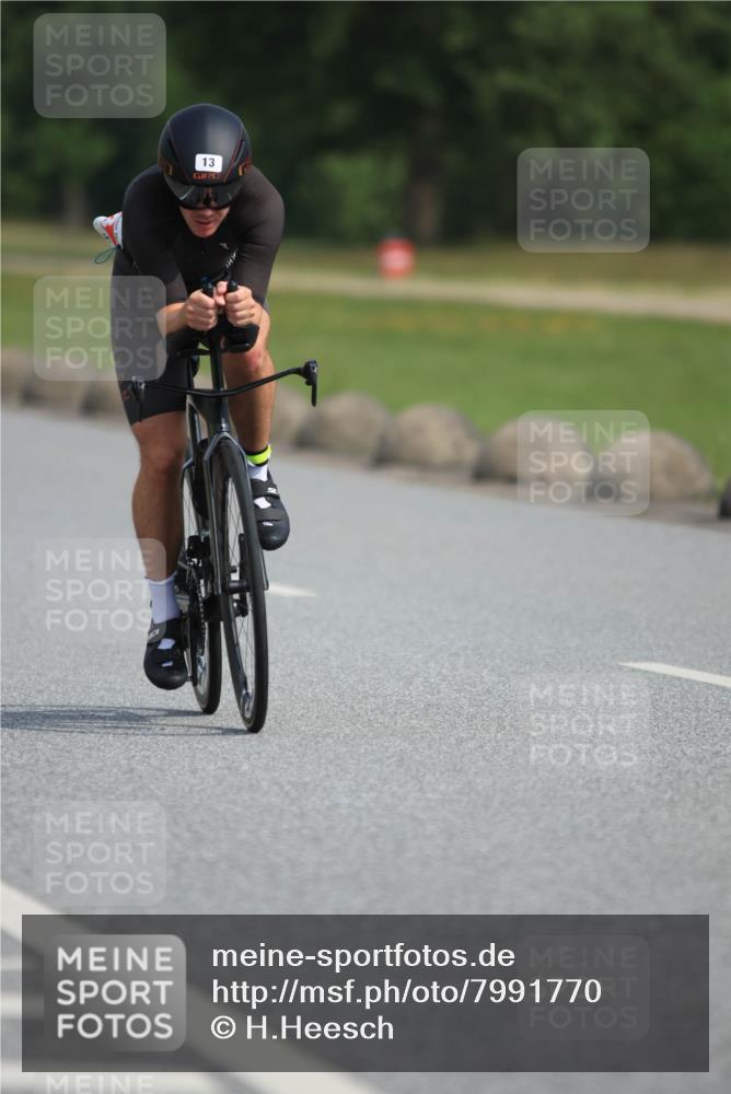 15.06.2025 - 27. Vierlanden-Triathlon H.Heesch http://msf.ph/oto/7991770 15.06.2025 10:01:15 Radfahren 13, 199, 302, 354 meine-sportfotos.de