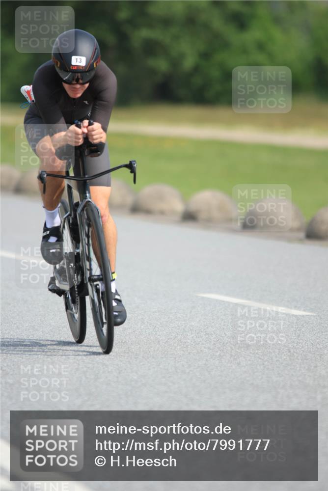 15.06.2025 - 27. Vierlanden-Triathlon H.Heesch http://msf.ph/oto/7991777 15.06.2025 10:01:15 Radfahren 13, 199, 302, 354 meine-sportfotos.de