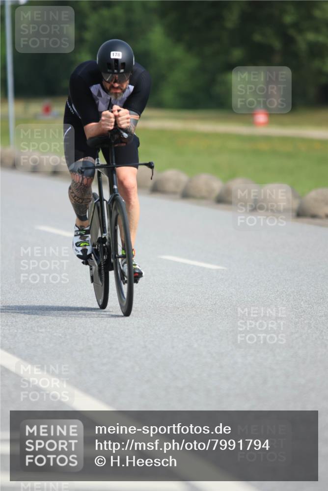 15.06.2025 - 27. Vierlanden-Triathlon H.Heesch http://msf.ph/oto/7991794 15.06.2025 10:01:34 Radfahren 5, 178 meine-sportfotos.de