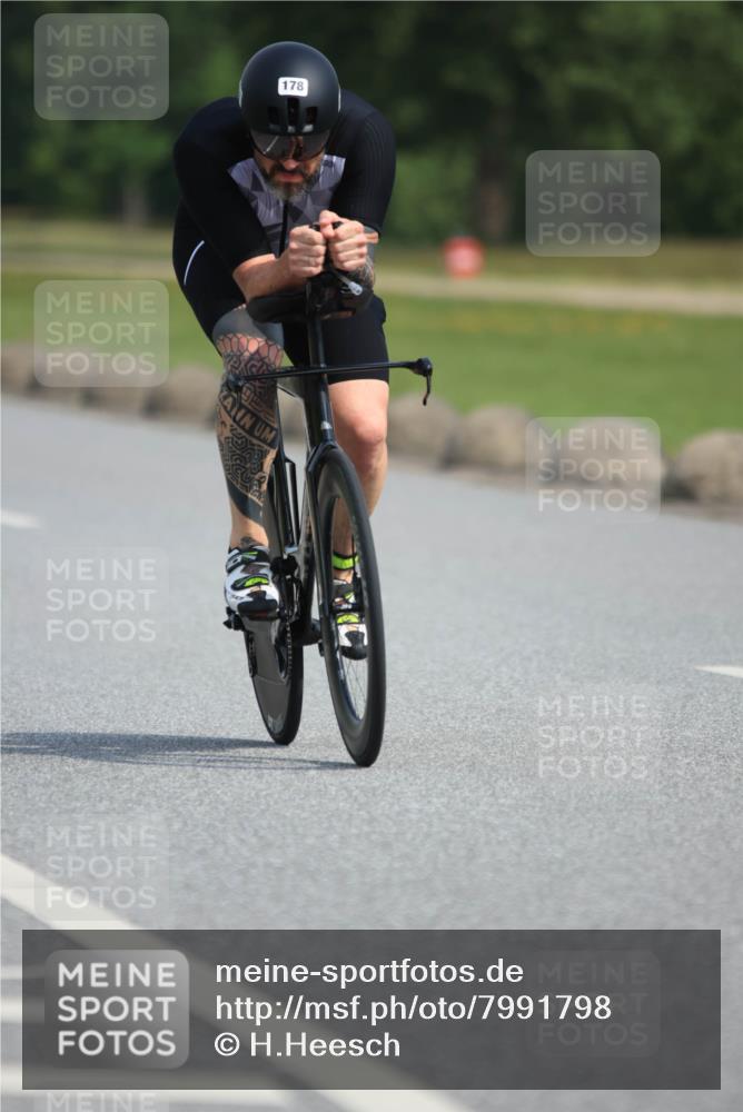 15.06.2025 - 27. Vierlanden-Triathlon H.Heesch http://msf.ph/oto/7991798 15.06.2025 10:01:35 Radfahren 5, 178 meine-sportfotos.de