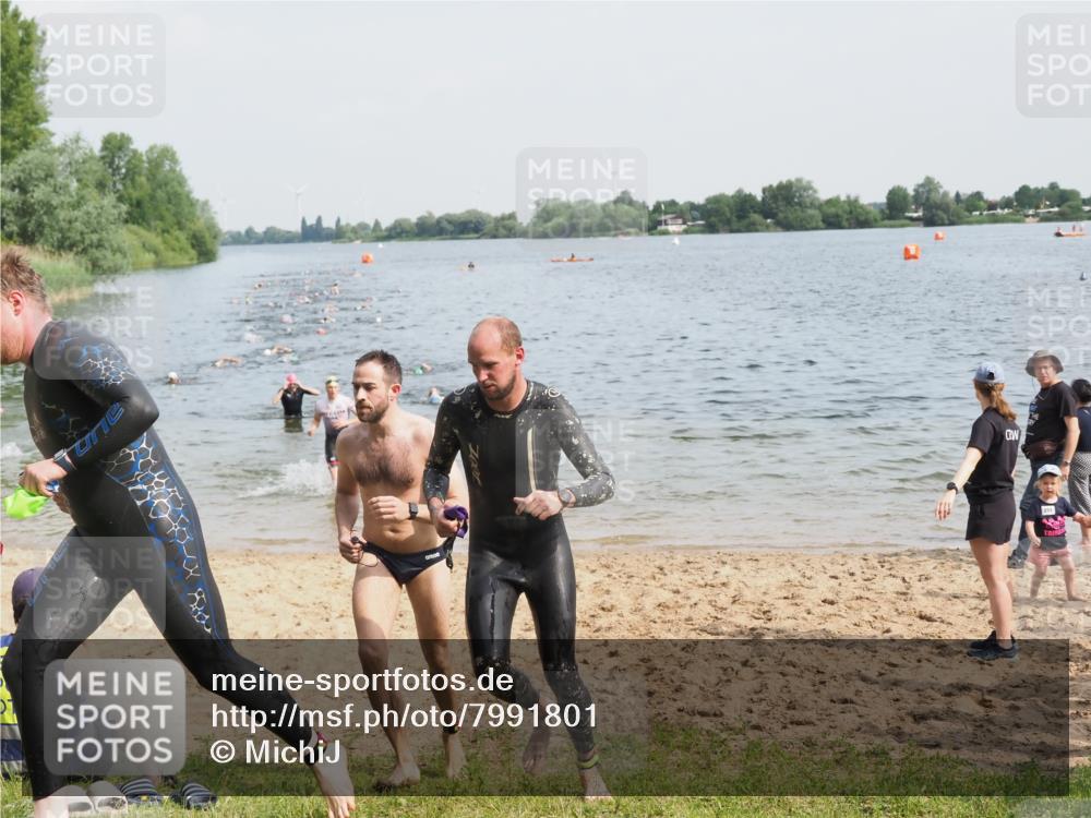 21.06.2025 - 27. Vierlanden-Triathlon MichiJ http://msf.ph/oto/7991801 15.06.2026 09:54:25 Schwimmen 253, 255, 261, 318, 337, 342, 354 meine-sportfotos.de