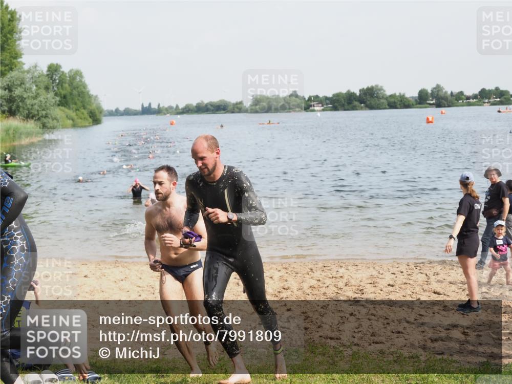 21.06.2025 - 27. Vierlanden-Triathlon MichiJ http://msf.ph/oto/7991809 15.06.2026 09:54:25 Schwimmen 253, 255, 261, 318, 337, 342, 354 meine-sportfotos.de