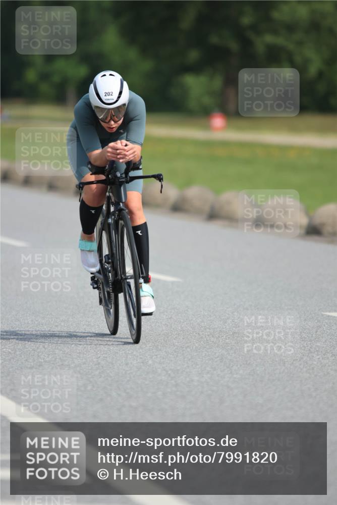 15.06.2025 - 27. Vierlanden-Triathlon H.Heesch http://msf.ph/oto/7991820 15.06.2025 10:01:54 Radfahren 11, 111, 148, 153, 191, 202, 255, 262, 267, 307, 342 meine-sportfotos.de