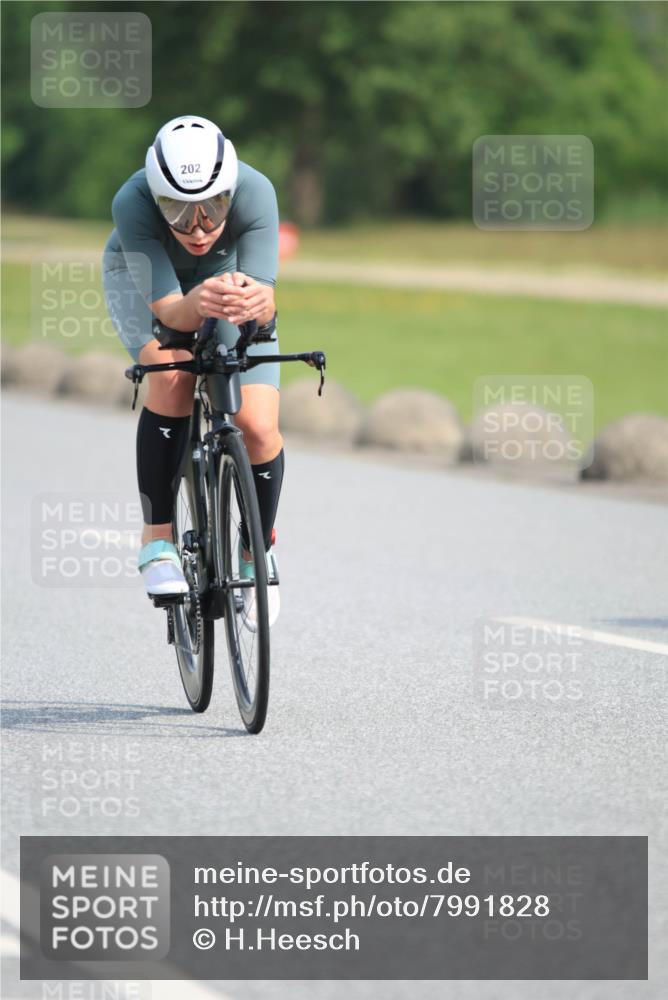 15.06.2025 - 27. Vierlanden-Triathlon H.Heesch http://msf.ph/oto/7991828 15.06.2025 10:01:54 Radfahren 11, 111, 148, 153, 191, 202, 255, 262, 267, 307, 342 meine-sportfotos.de