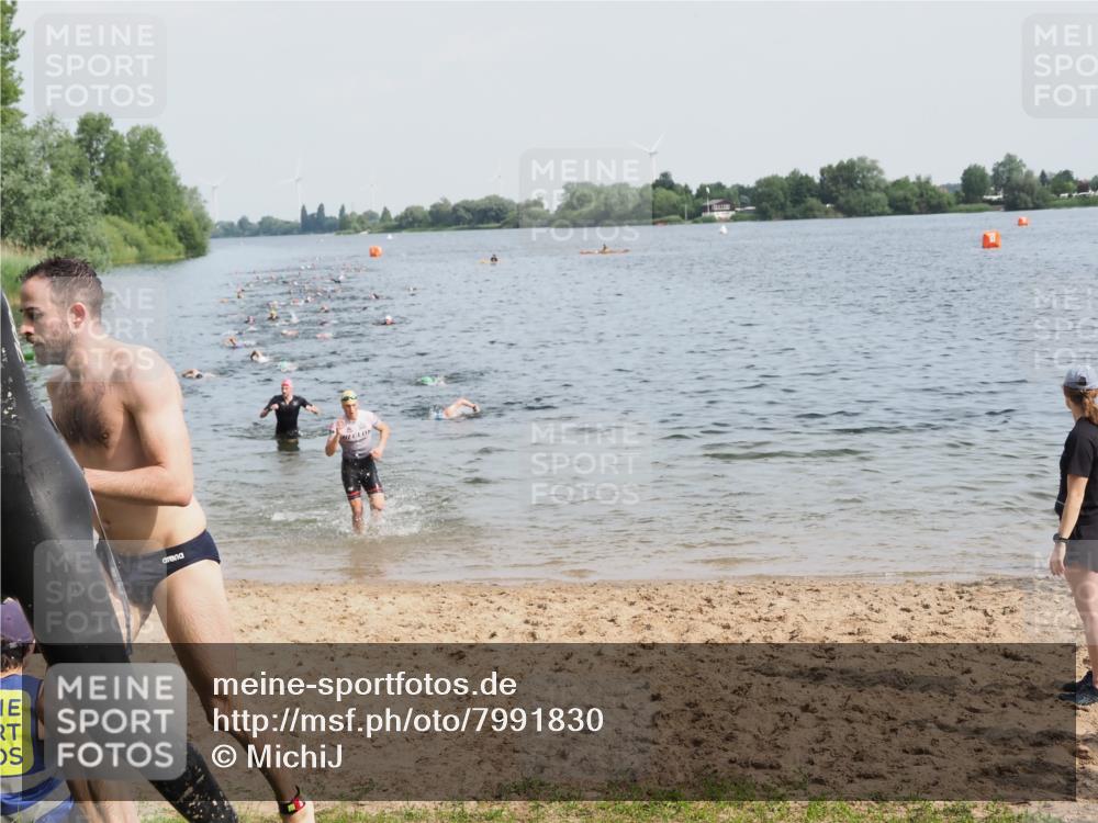 21.06.2025 - 27. Vierlanden-Triathlon MichiJ http://msf.ph/oto/7991830 15.06.2026 09:54:26 Schwimmen 253, 255, 261, 318, 337, 342, 354 meine-sportfotos.de