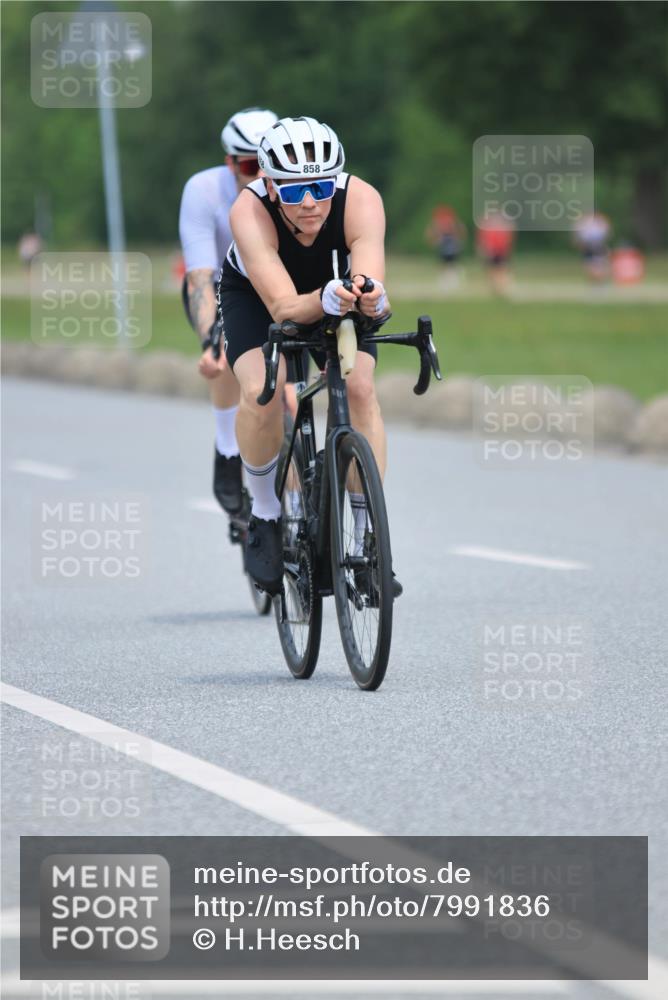 21.06.2025 - 27. Vierlanden-Triathlon H.Heesch http://msf.ph/oto/7991836 15.06.2025 11:57:38 Radfahren 655, 792, 798, 804, 858, 904, 954, 958 meine-sportfotos.de