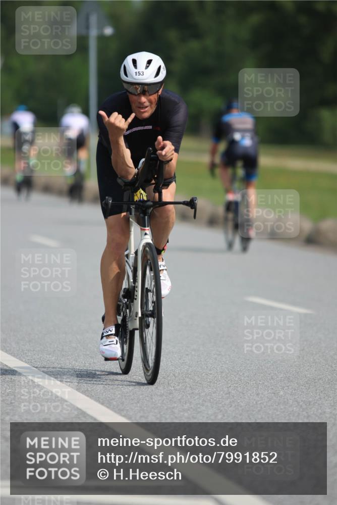 15.06.2025 - 27. Vierlanden-Triathlon H.Heesch http://msf.ph/oto/7991852 15.06.2025 10:02:01 Radfahren 148, 153, 262, 297 meine-sportfotos.de