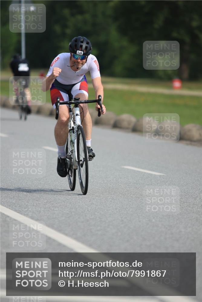 15.06.2025 - 27. Vierlanden-Triathlon H.Heesch http://msf.ph/oto/7991867 15.06.2025 10:02:10 Radfahren 59, 77, 139, 198, 224, 299 meine-sportfotos.de