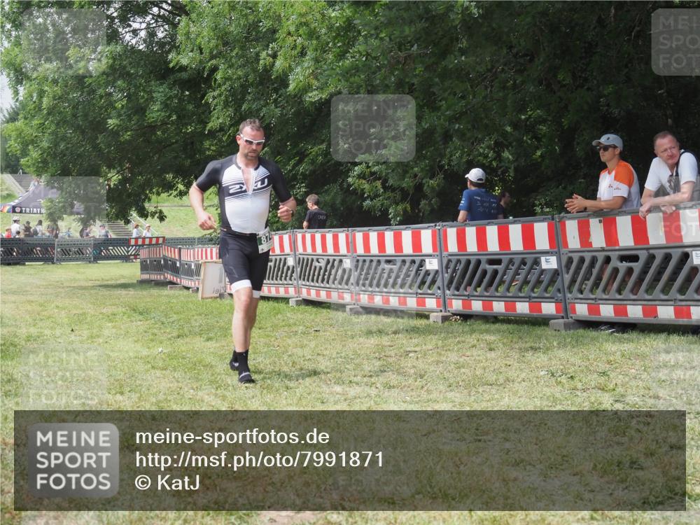21.06.2025 - 27. Vierlanden-Triathlon KatJ http://msf.ph/oto/7991871 15.06.2025 12:34:32 Laufen  meine-sportfotos.de