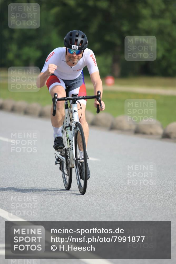 15.06.2025 - 27. Vierlanden-Triathlon H.Heesch http://msf.ph/oto/7991877 15.06.2025 10:02:11 Radfahren 59, 77, 139, 198, 224, 299 meine-sportfotos.de