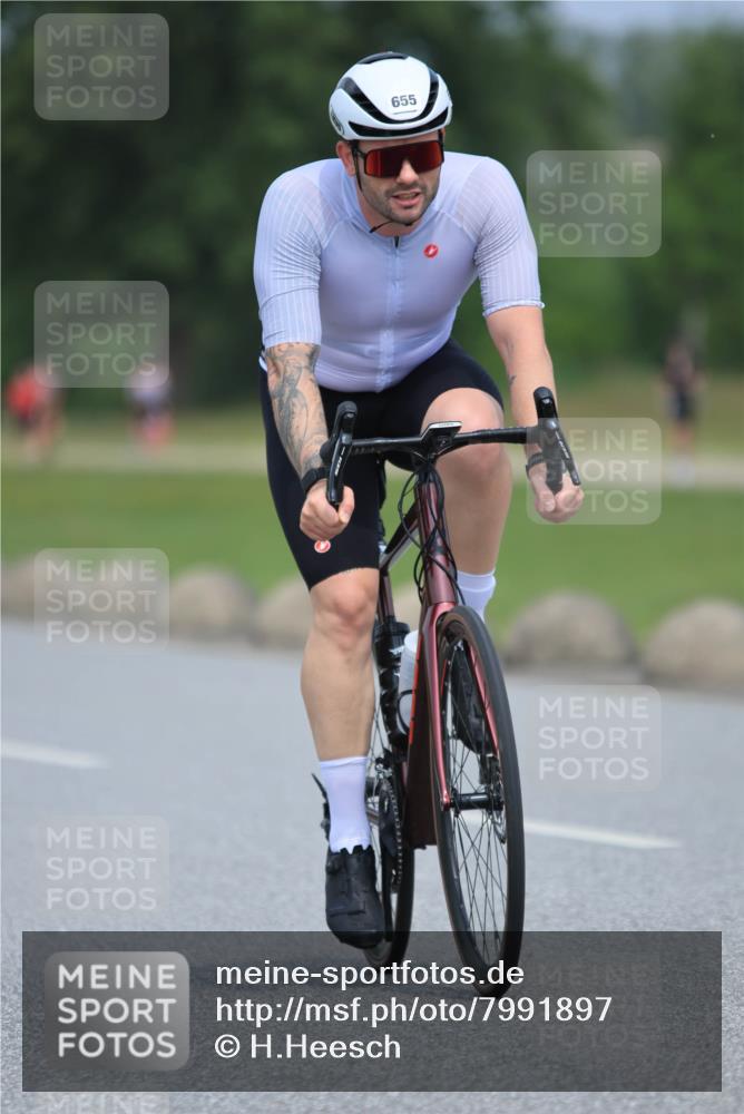 21.06.2025 - 27. Vierlanden-Triathlon H.Heesch http://msf.ph/oto/7991897 15.06.2025 11:57:39 Radfahren 655, 792, 798, 804, 833, 858, 904, 954, 958 meine-sportfotos.de