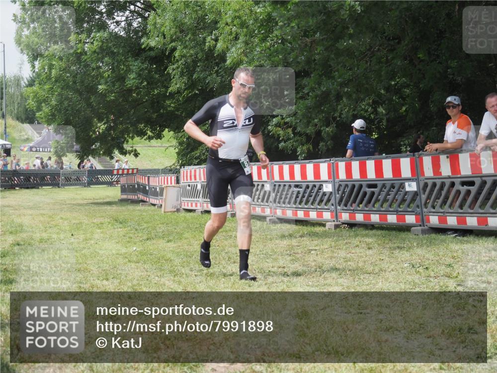 21.06.2025 - 27. Vierlanden-Triathlon KatJ http://msf.ph/oto/7991898 15.06.2025 12:34:32 Laufen  meine-sportfotos.de