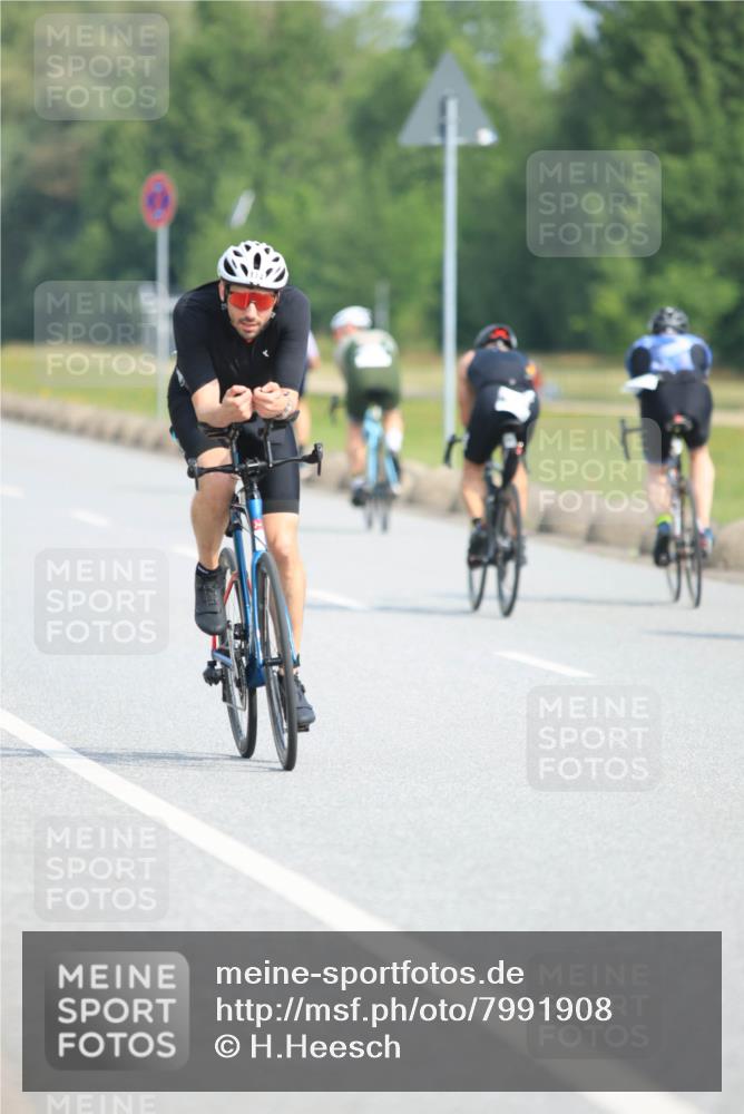 15.06.2025 - 27. Vierlanden-Triathlon H.Heesch http://msf.ph/oto/7991908 15.06.2025 10:03:36 Radfahren 58, 114, 215, 304, 308 meine-sportfotos.de