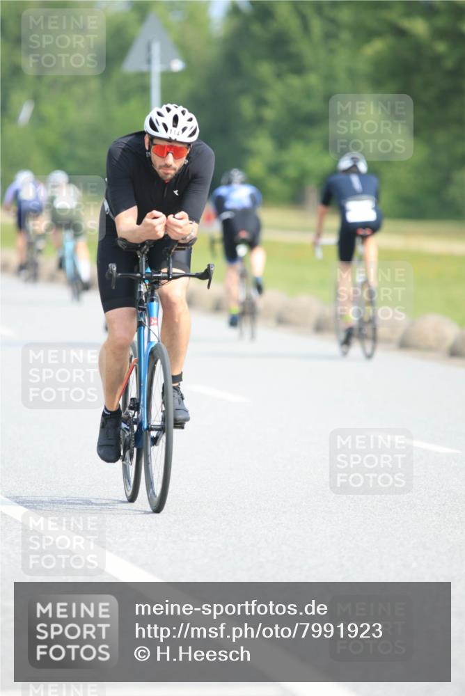 15.06.2025 - 27. Vierlanden-Triathlon H.Heesch http://msf.ph/oto/7991923 15.06.2025 10:03:37 Radfahren 58, 114, 215, 304, 308 meine-sportfotos.de