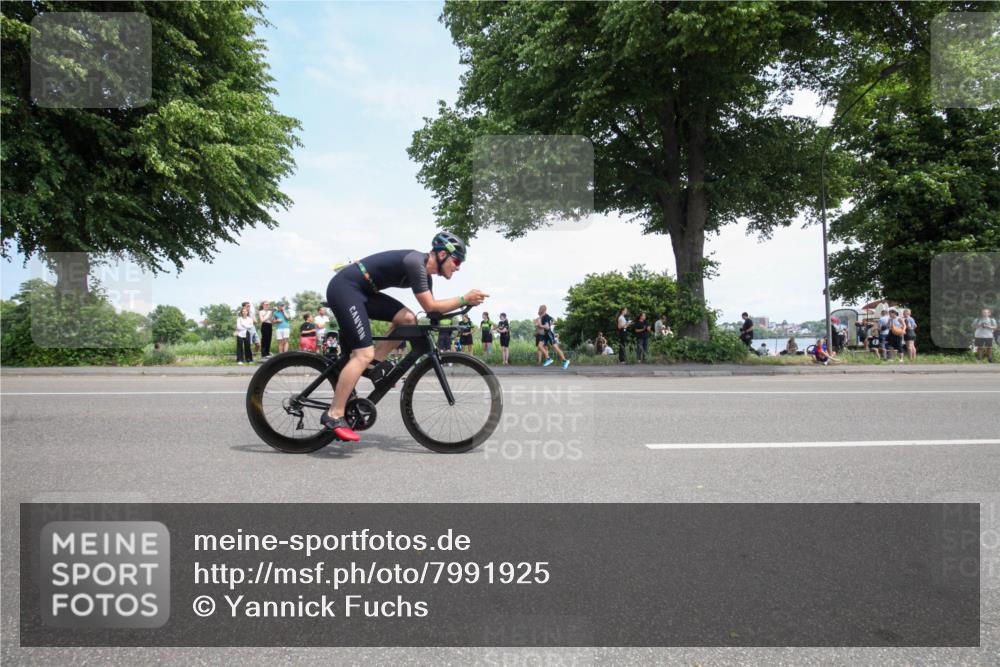 15.06.2025 - 7 Türme Triathlon Yannick Fuchs http://msf.ph/oto/7991925 15.06.2025 13:26:02 Radfahren 294, 887, 939, 955 meine-sportfotos.de