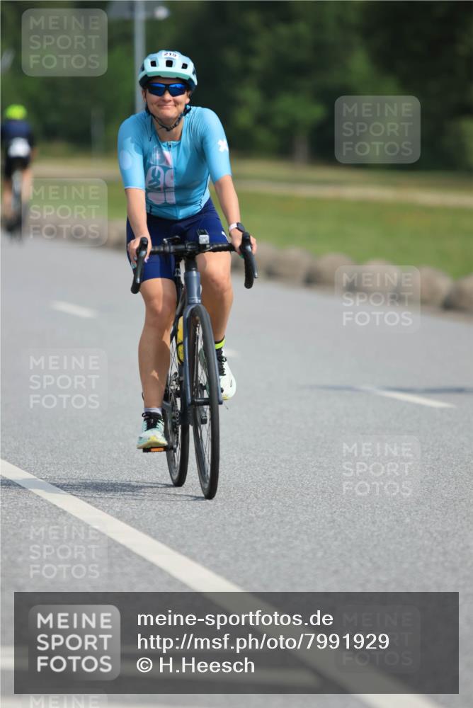 15.06.2025 - 27. Vierlanden-Triathlon H.Heesch http://msf.ph/oto/7991929 15.06.2025 10:03:42 Radfahren 18, 34, 58, 93, 142, 215, 304 meine-sportfotos.de