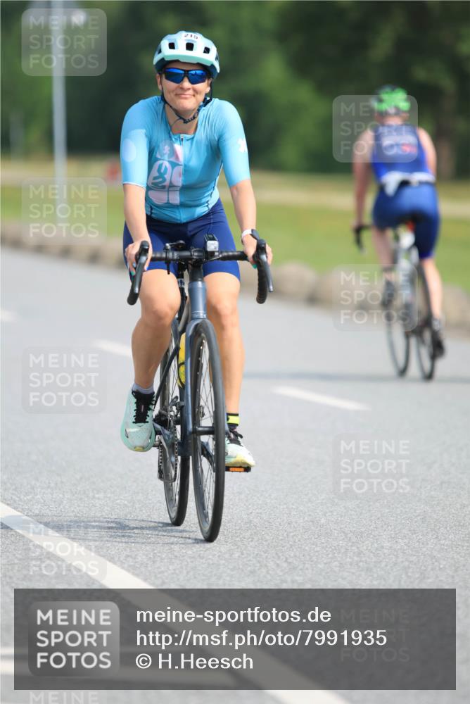 15.06.2025 - 27. Vierlanden-Triathlon H.Heesch http://msf.ph/oto/7991935 15.06.2025 10:03:42 Radfahren 18, 34, 58, 93, 142, 215, 304 meine-sportfotos.de