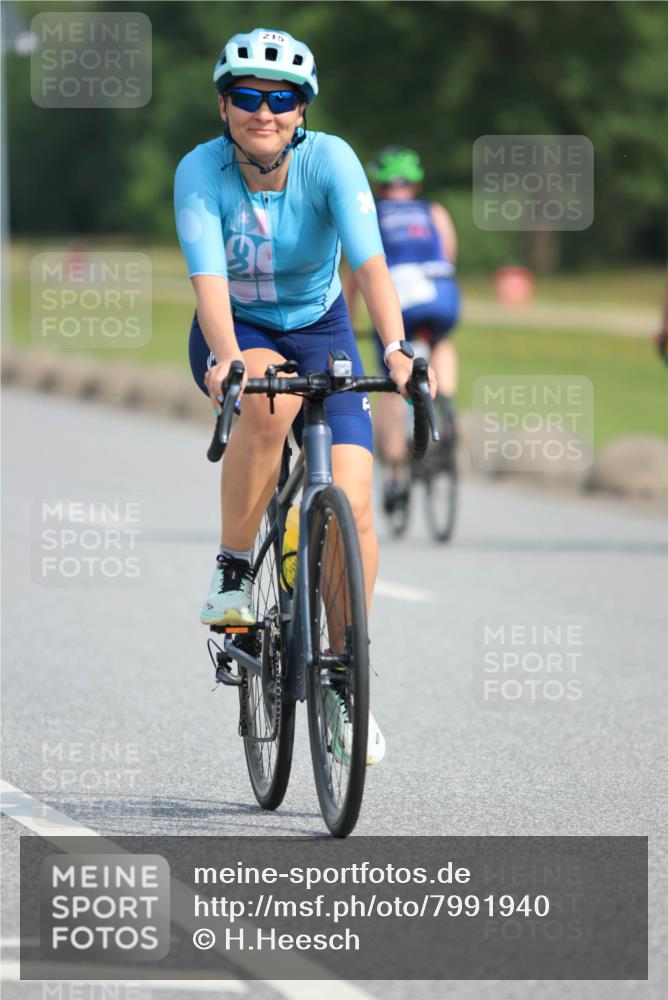 15.06.2025 - 27. Vierlanden-Triathlon H.Heesch http://msf.ph/oto/7991940 15.06.2025 10:03:43 Radfahren 18, 34, 93, 142, 215 meine-sportfotos.de