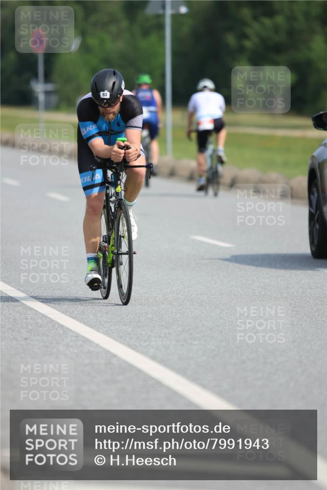 15.06.2025 - 27. Vierlanden-Triathlon H.Heesch http://msf.ph/oto/7991943 15.06.2025 10:03:45 Radfahren 18, 34, 93, 142, 215 meine-sportfotos.de