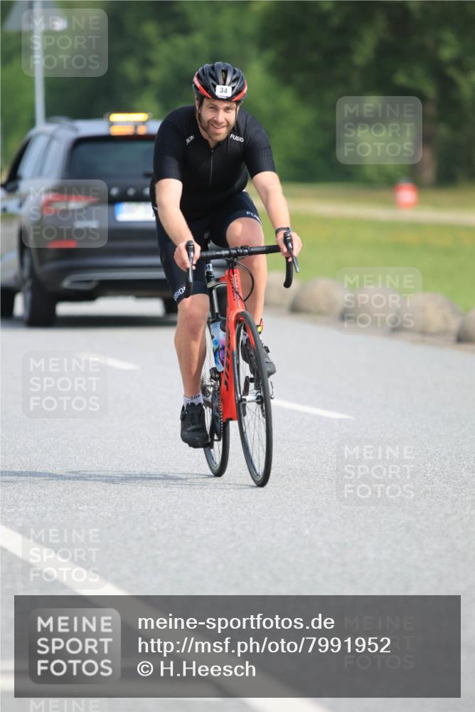 15.06.2025 - 27. Vierlanden-Triathlon H.Heesch http://msf.ph/oto/7991952 15.06.2025 10:03:47 Radfahren 18, 34, 93, 142, 152, 215 meine-sportfotos.de