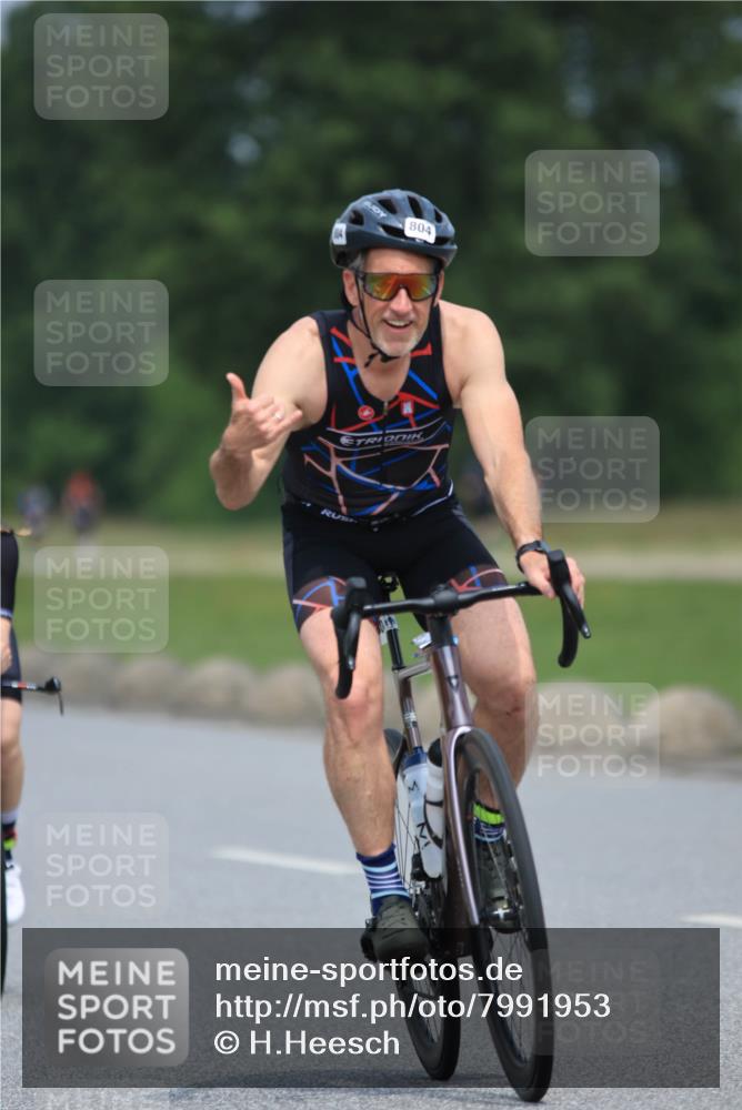 21.06.2025 - 27. Vierlanden-Triathlon H.Heesch http://msf.ph/oto/7991953 15.06.2025 11:57:43 Radfahren 655, 804, 833, 904, 954, 958 meine-sportfotos.de