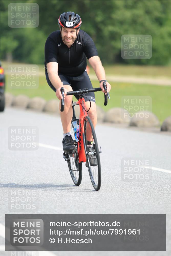 15.06.2025 - 27. Vierlanden-Triathlon H.Heesch http://msf.ph/oto/7991961 15.06.2025 10:03:48 Radfahren 18, 34, 93, 142, 152 meine-sportfotos.de