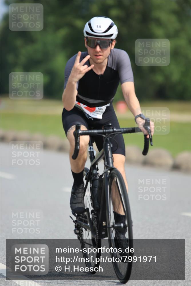 15.06.2025 - 27. Vierlanden-Triathlon H.Heesch http://msf.ph/oto/7991971 15.06.2025 10:03:49 Radfahren 18, 34, 93, 142, 152, 294 meine-sportfotos.de