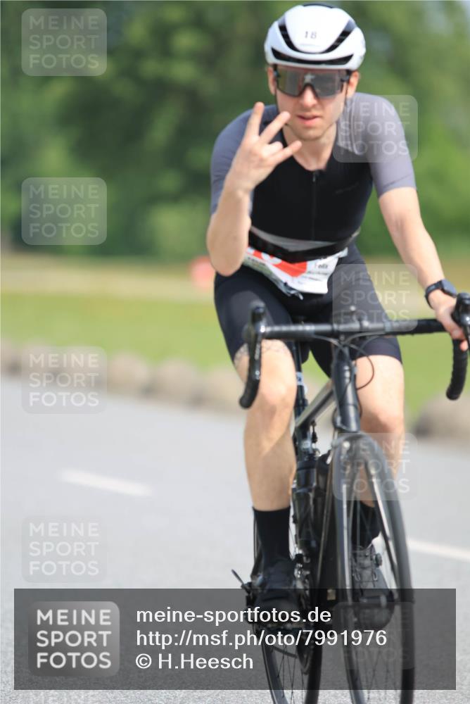 15.06.2025 - 27. Vierlanden-Triathlon H.Heesch http://msf.ph/oto/7991976 15.06.2025 10:03:49 Radfahren 18, 34, 93, 142, 152, 294 meine-sportfotos.de
