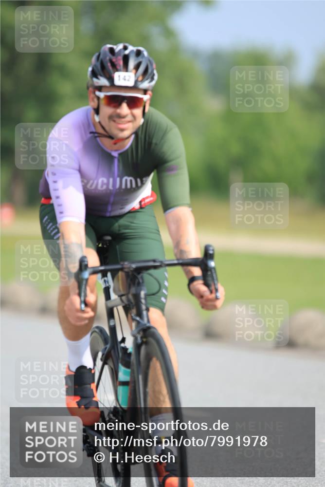 15.06.2025 - 27. Vierlanden-Triathlon H.Heesch http://msf.ph/oto/7991978 15.06.2025 10:03:50 Radfahren 18, 34, 93, 142, 152, 294, 357 meine-sportfotos.de