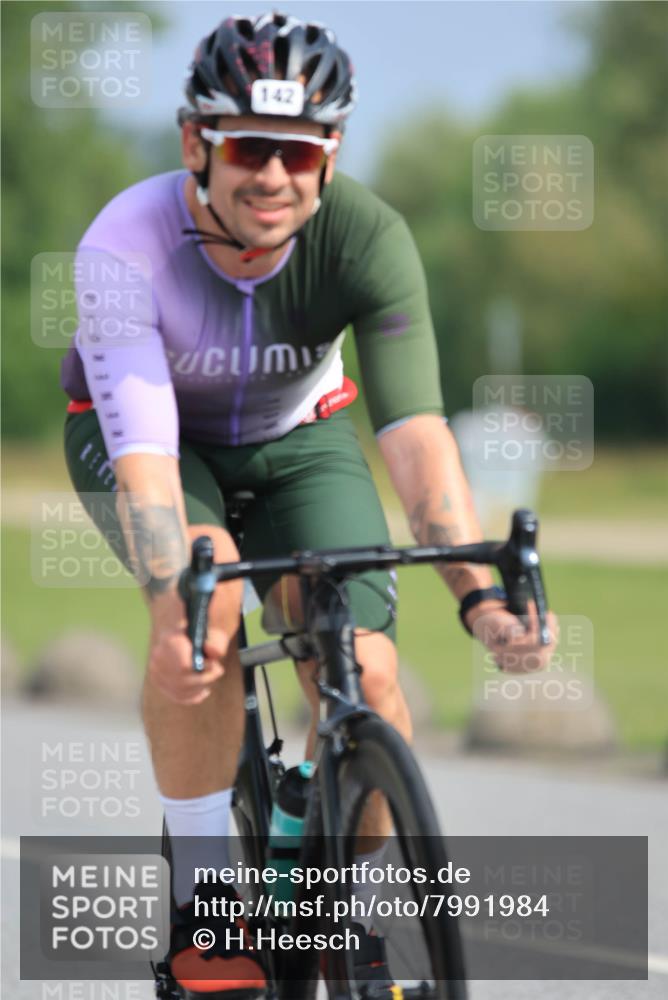15.06.2025 - 27. Vierlanden-Triathlon H.Heesch http://msf.ph/oto/7991984 15.06.2025 10:03:50 Radfahren 18, 34, 93, 142, 152, 294, 357 meine-sportfotos.de