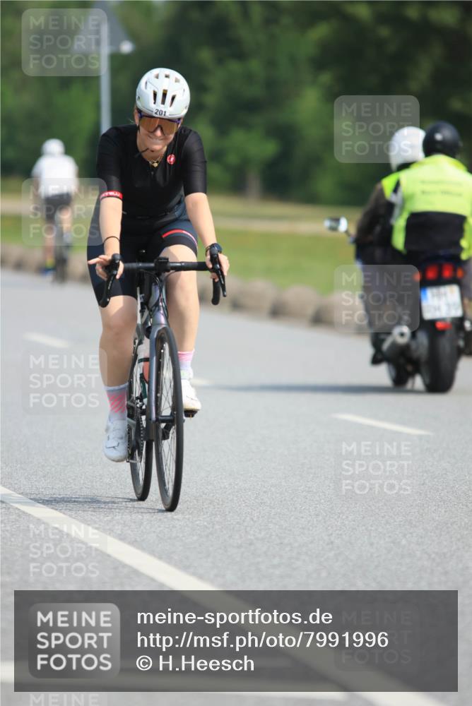 15.06.2025 - 27. Vierlanden-Triathlon H.Heesch http://msf.ph/oto/7991996 15.06.2025 10:04:31 Radfahren 201, 239, 322 meine-sportfotos.de