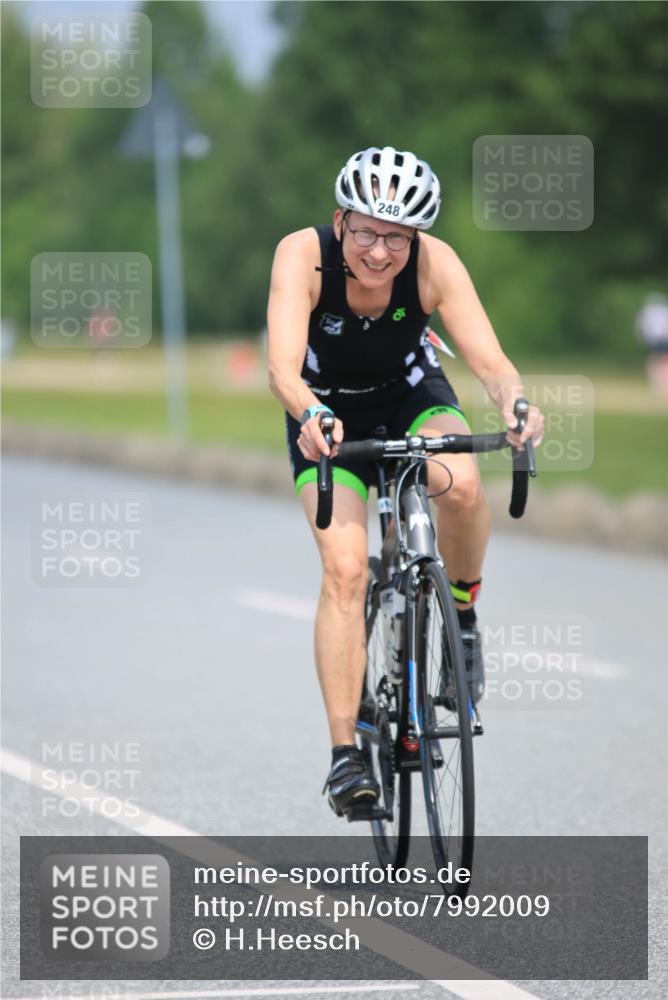 21.06.2025 - 27. Vierlanden-Triathlon H.Heesch http://msf.ph/oto/7992009 15.06.2025 11:58:00 Radfahren 248, 928, 952 meine-sportfotos.de