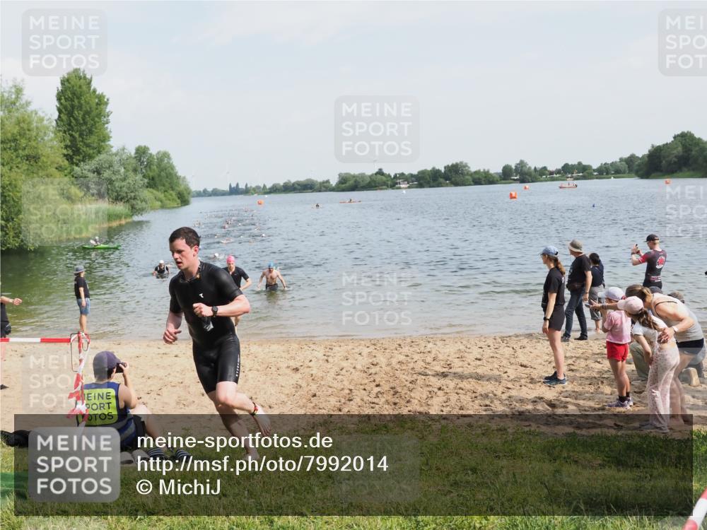 21.06.2025 - 27. Vierlanden-Triathlon MichiJ http://msf.ph/oto/7992014 15.06.2026 09:54:34 Schwimmen 262, 294, 318, 354 meine-sportfotos.de