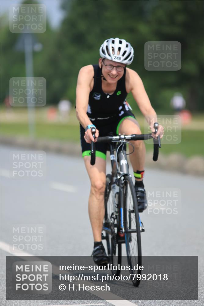 21.06.2025 - 27. Vierlanden-Triathlon H.Heesch http://msf.ph/oto/7992018 15.06.2025 11:58:00 Radfahren 248, 928, 952 meine-sportfotos.de