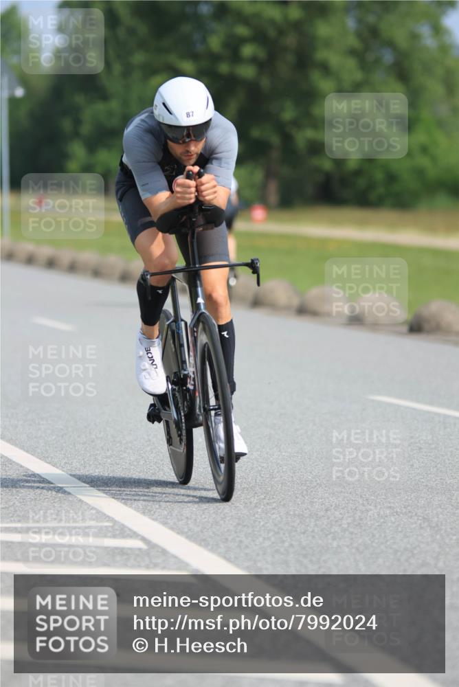 15.06.2025 - 27. Vierlanden-Triathlon H.Heesch http://msf.ph/oto/7992024 15.06.2025 10:04:59 Radfahren 87, 147, 276 meine-sportfotos.de